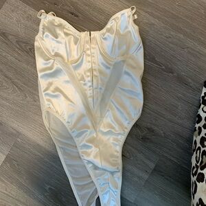 White shien body suit